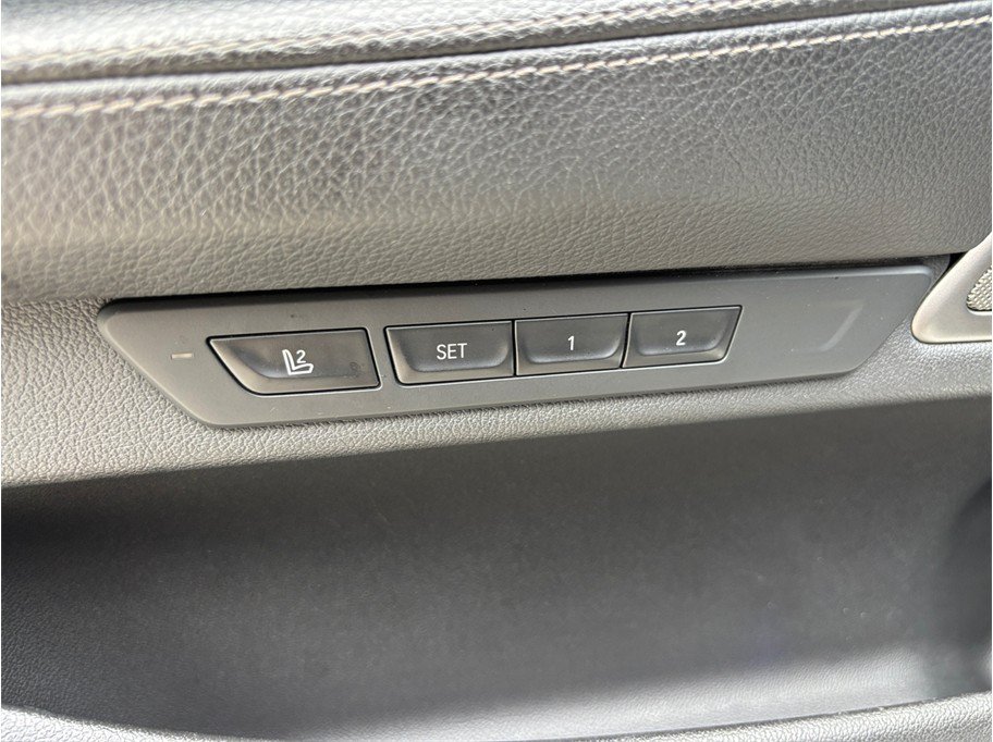 Used 2021 BMW 740i xDrive AWD/4WD image 24
