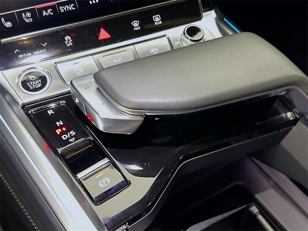 Used 2024 Audi Q8 e-tron Prestige image 19