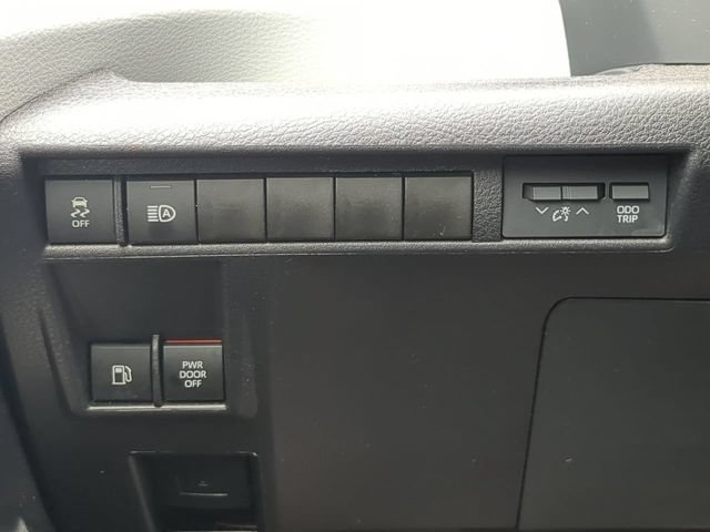 Used 2025 Toyota Sienna XLE FWD image 29