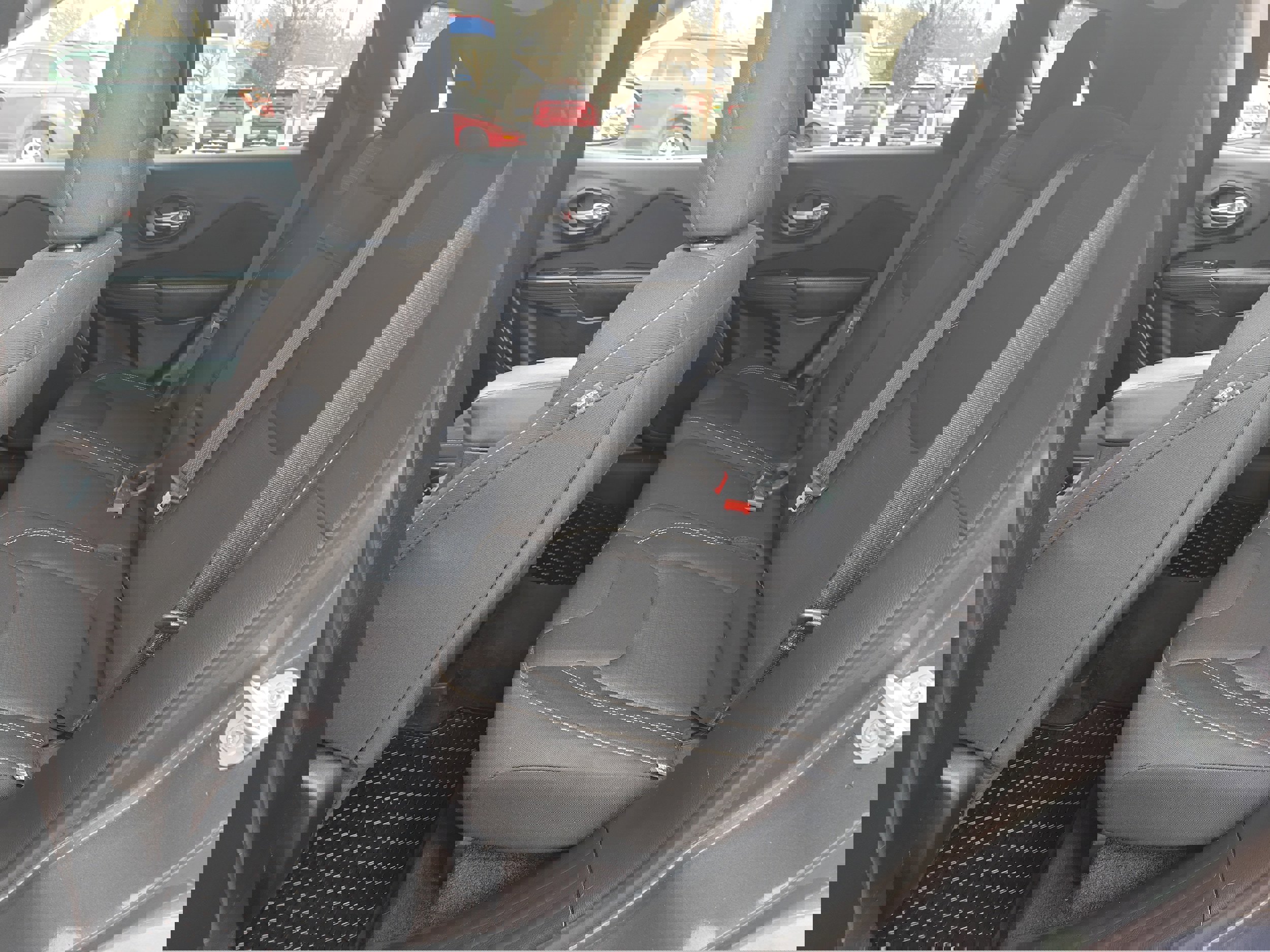 Used 2016 Jeep Cherokee Latitude w/ Cold Weather Group image 10