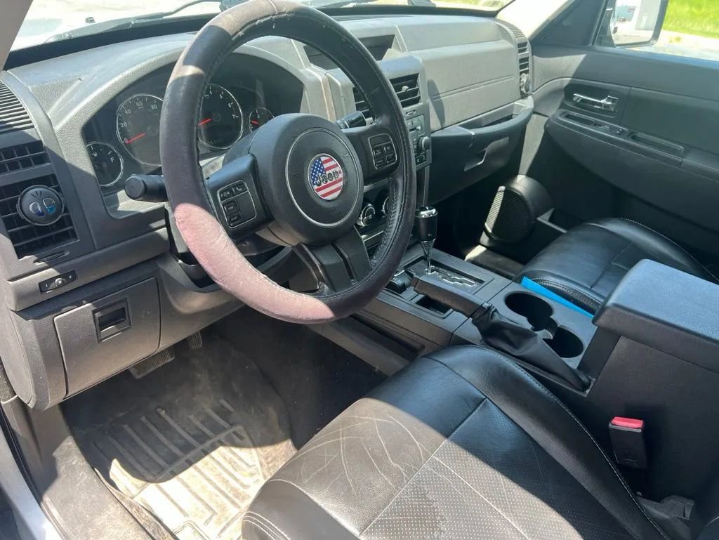 Used 2012 Jeep Liberty Sport AWD/4WD image 11