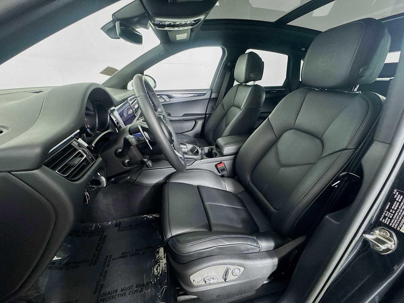 Used 2025 Porsche Macan image 11