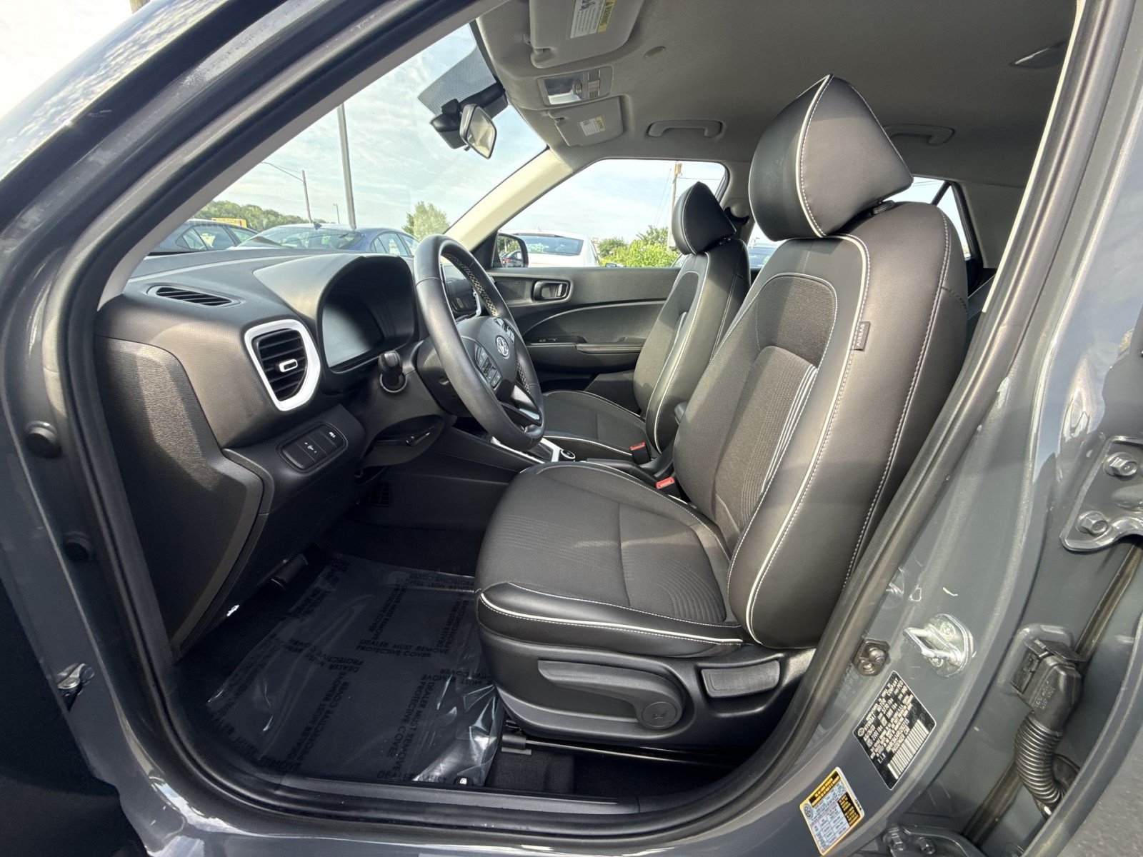 Certified 2024 Hyundai Venue Limited FWD image 13