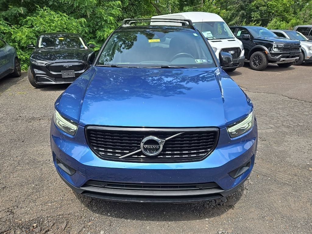 Used 2020 Volvo XC40 T5 R-Design w/ Protection Package Premier AWD/4WD image 2