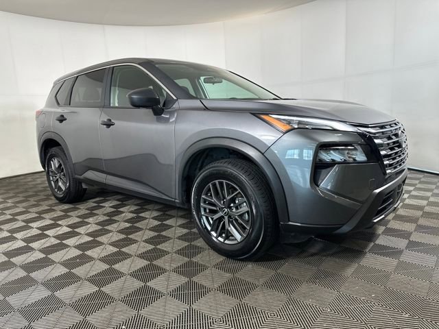 Used 2024 Nissan Rogue S image 2