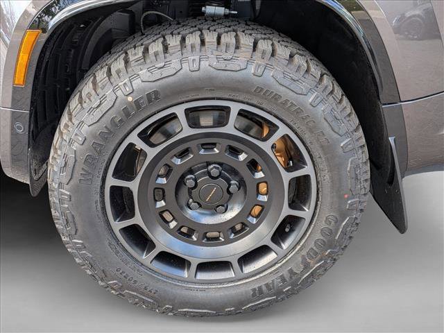 New 2026 Land Rover Defender 110 OCTA image 9