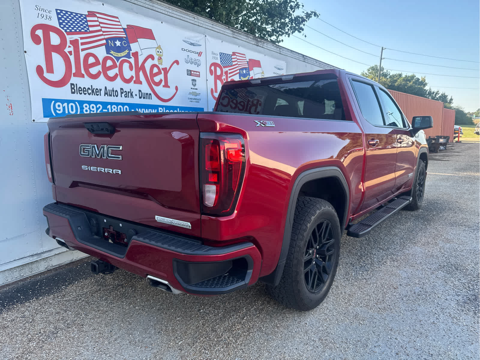 Used 2023 GMC Sierra 1500 Elevation AWD/4WD image 3