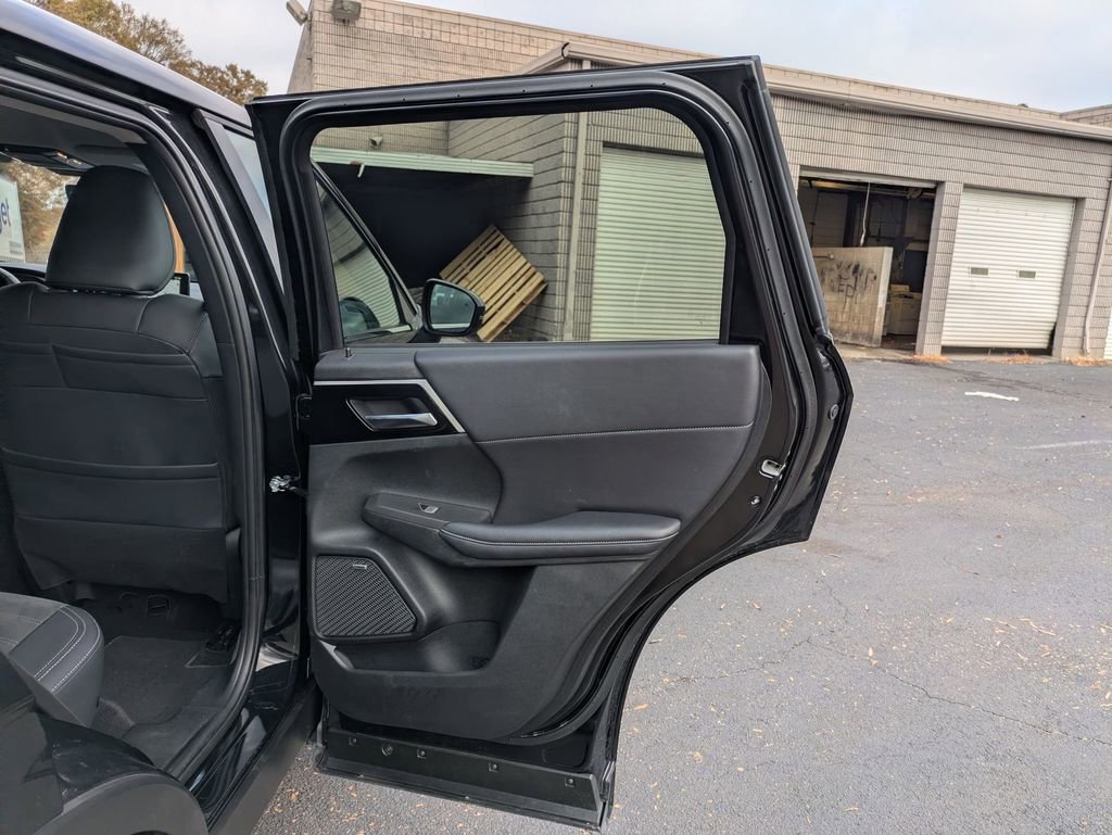 Used 2025 Mitsubishi Outlander SE image 26