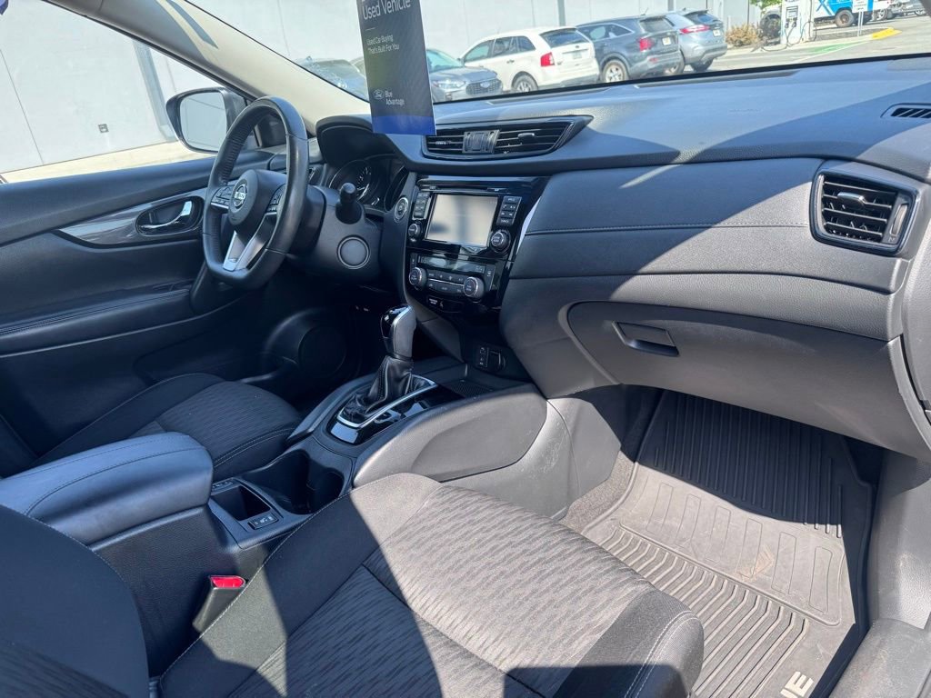 Used 2017 Nissan Rogue SV w/ SV Premium Package FWD image 21