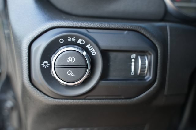 Used 2023 Jeep Gladiator Overland AWD/4WD image 33