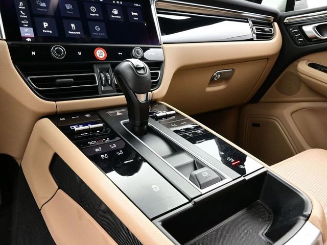 Certified 2023 Porsche Macan image 11