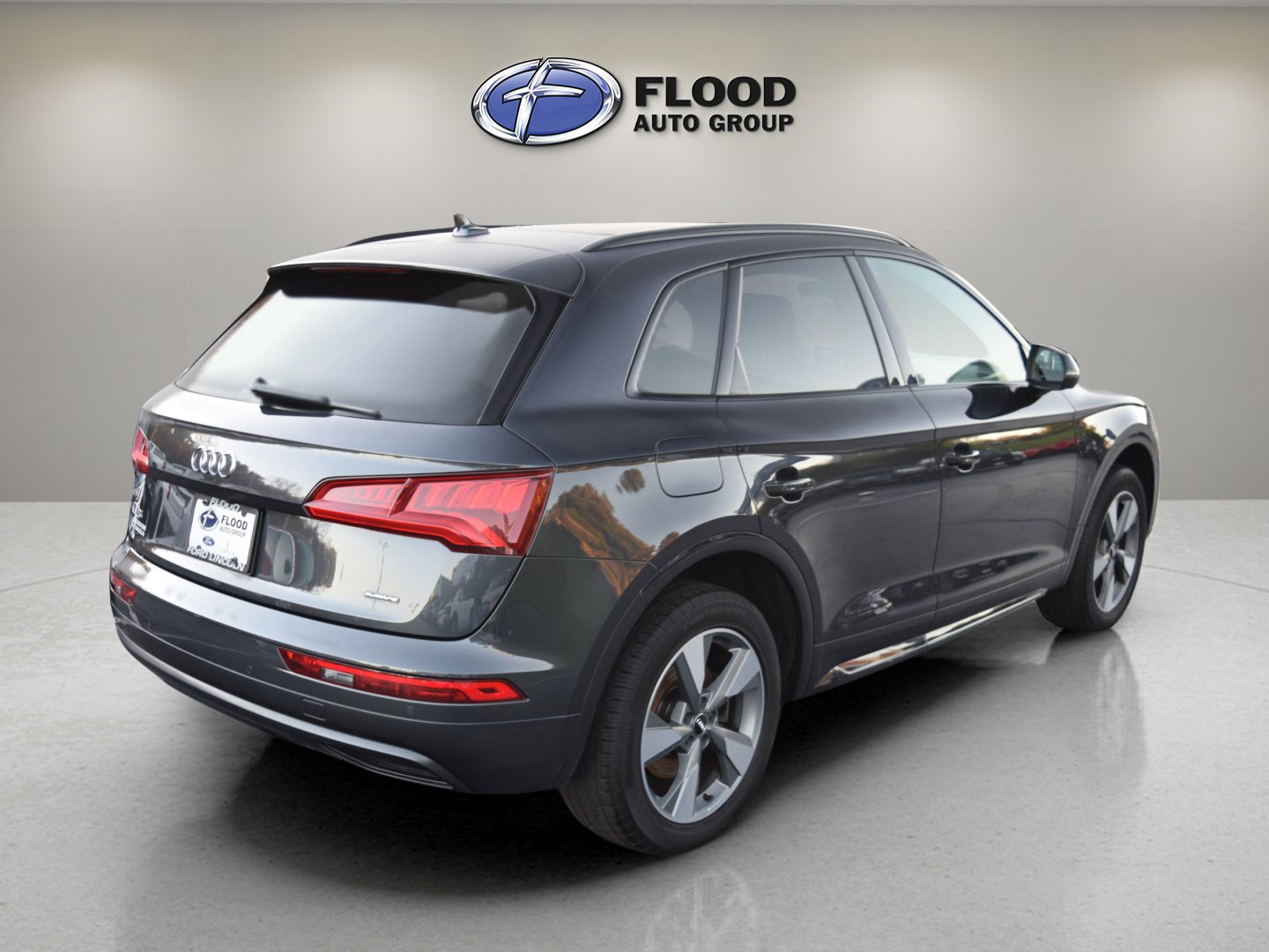 Used 2020 Audi Q5 2.0T Premium w/ Titanium Sport Package image 4