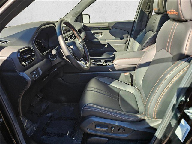 Used 2025 Honda Pilot TrailSport image 23