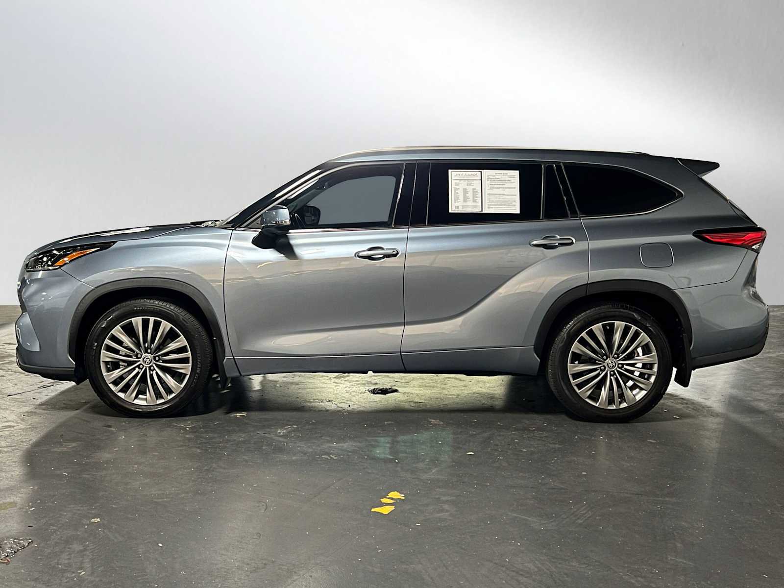 Used 2021 Toyota Highlander Platinum image 6