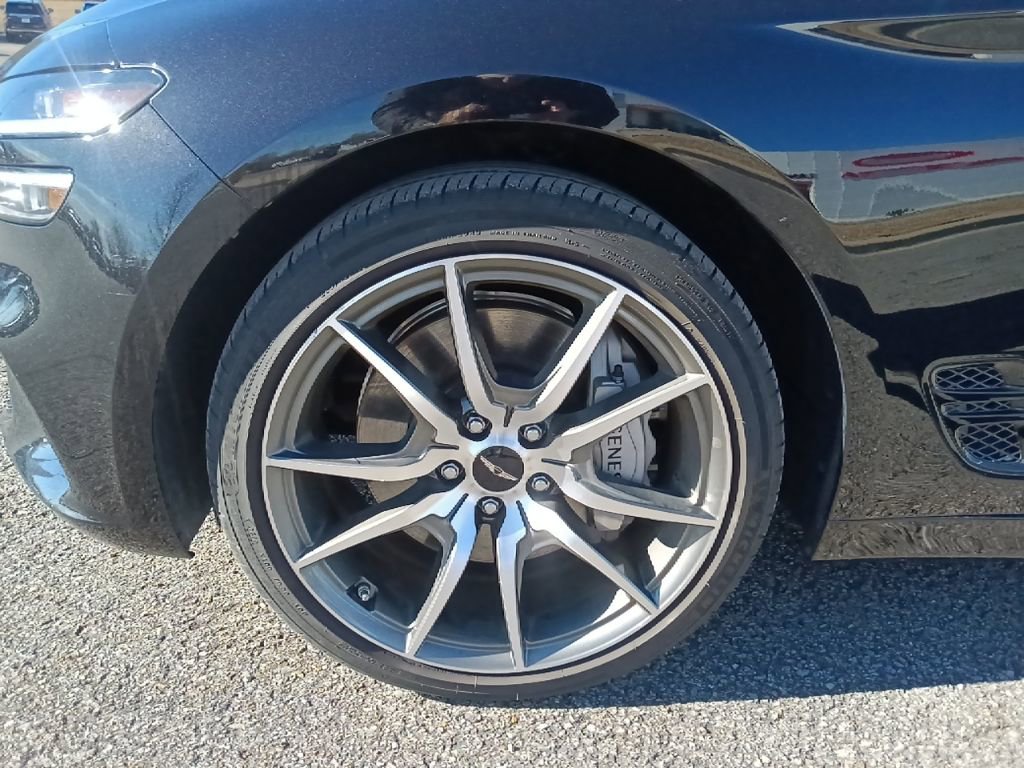 Used 2025 Genesis G70 2.5T image 10