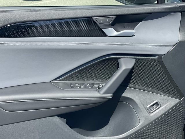 New 2026 Volkswagen Tiguan SE FWD image 20