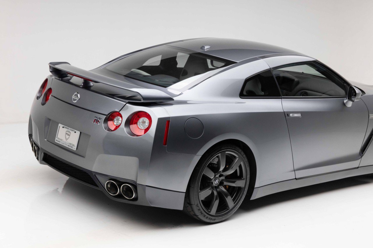 Used 2010 Nissan GT-R Premium AWD/4WD image 19