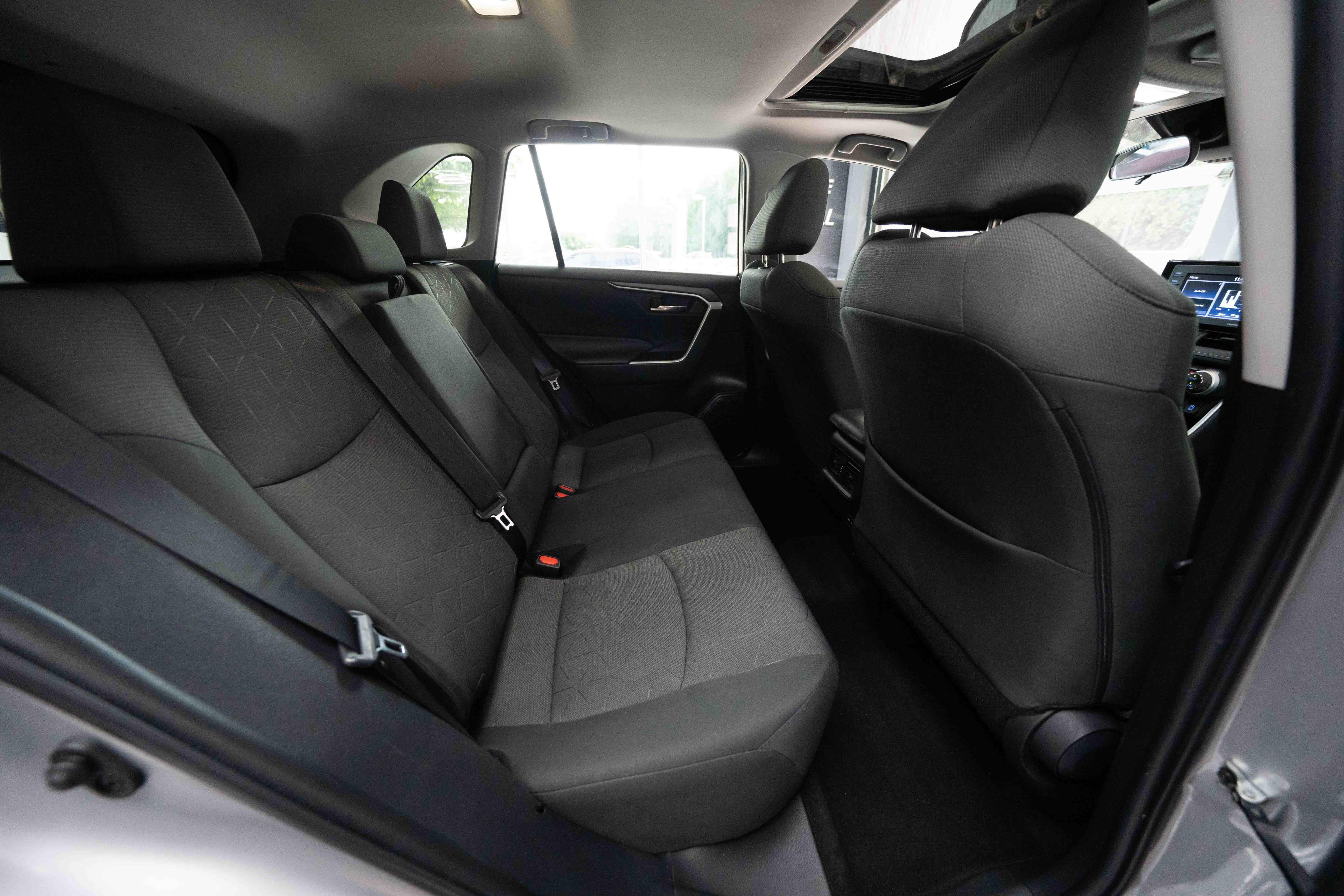 Used 2022 Toyota RAV4 XLE w/ Convenience Package AWD/4WD image 25