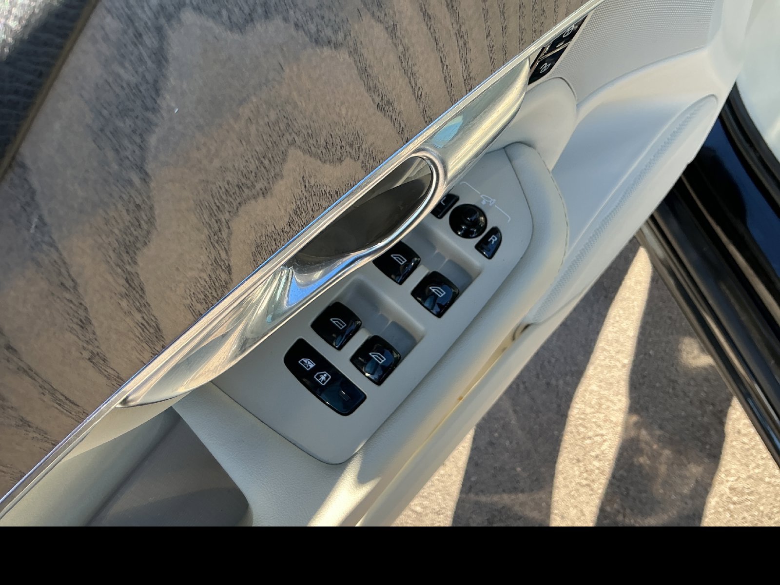 Certified 2023 Volvo XC90 B6 Plus w/ Protection Package Premier AWD/4WD image 11