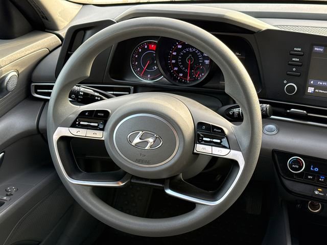 Used 2021 Hyundai Elantra SEL FWD image 11