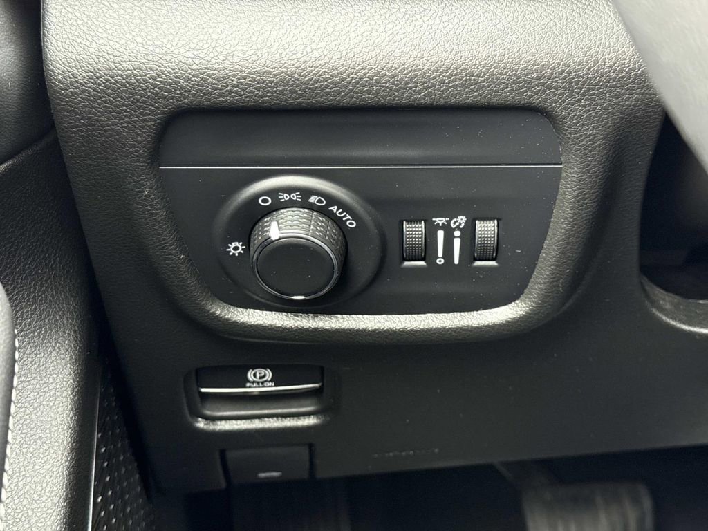 Used 2024 Jeep Grand Cherokee L Laredo AWD/4WD image 12