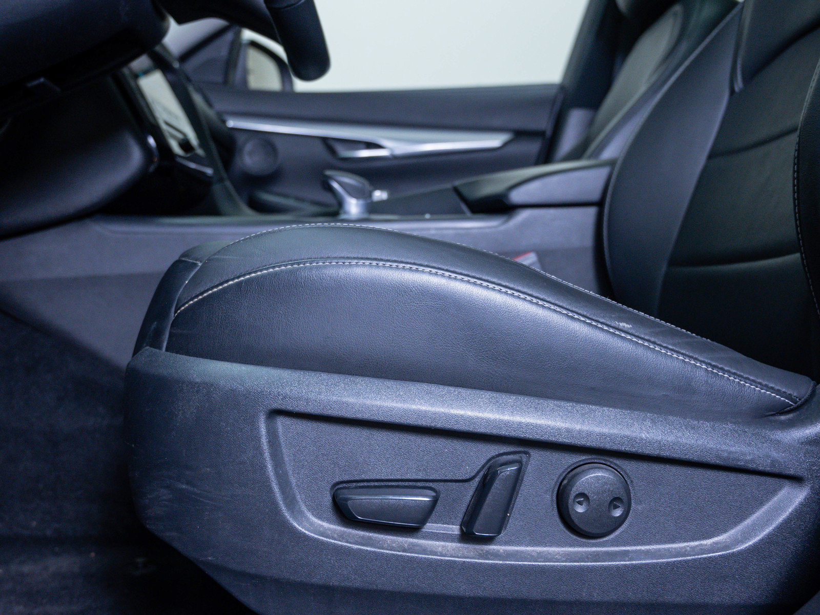 Used 2019 INFINITI QX50 Luxe w/ Navigation Package image 19