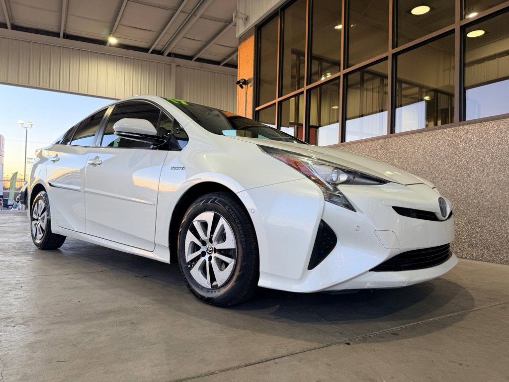Used 2017 Toyota Prius Three w/ Advanced Technology Package image 39