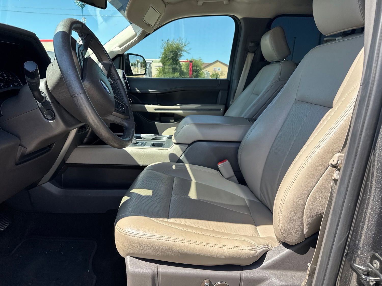 Used 2019 Ford Expedition XLT w/ Equipment Group 202A RWD image 9