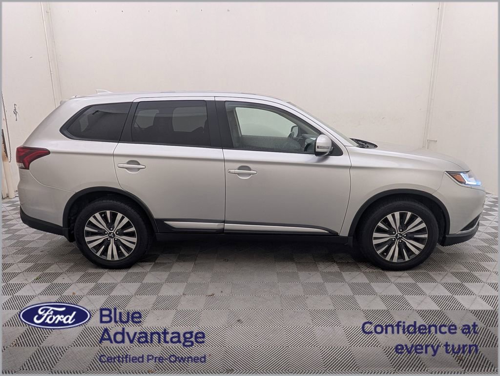 Used 2019 Mitsubishi Outlander FWD image 2