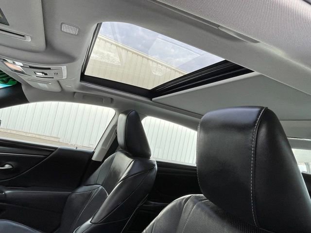 Used 2020 Lexus ES 350 w/ Luxury Package image 18