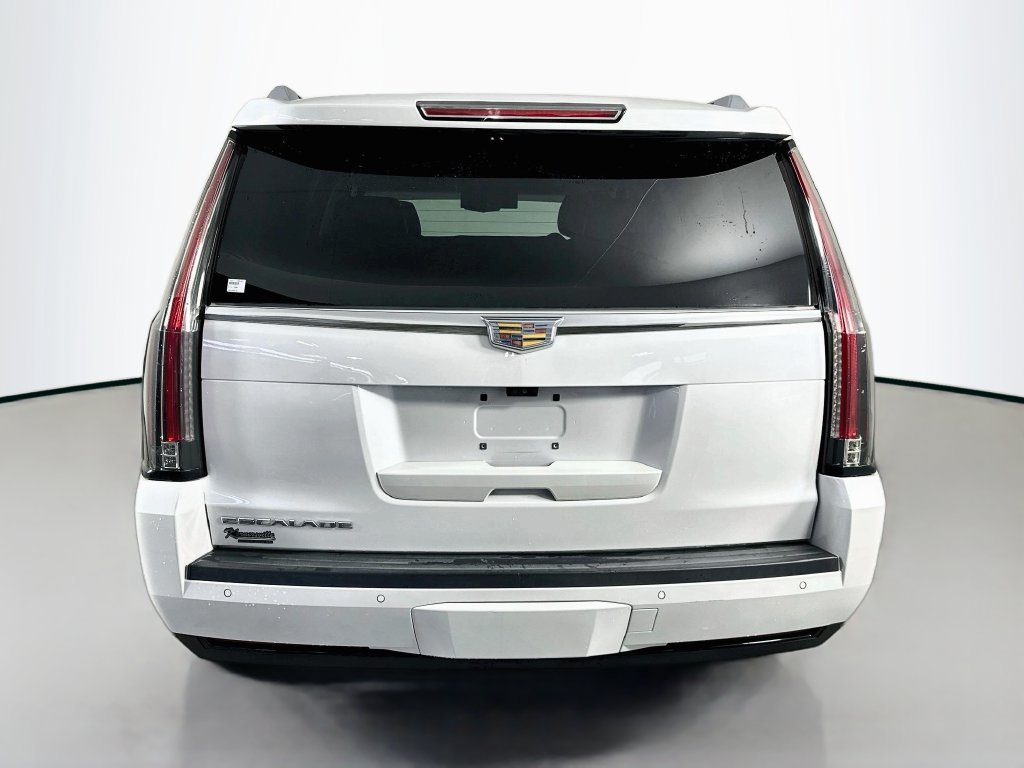 Used 2020 Cadillac Escalade Premium Luxury AWD/4WD image 6