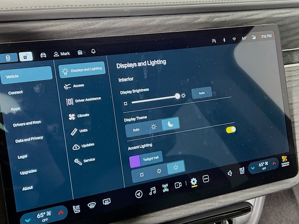 Used 2023 Rivian R1S Adventure image 12