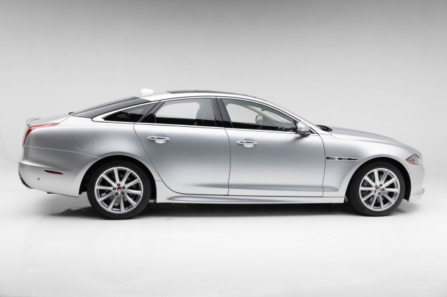 Used 2016 Jaguar XJ R-Sport image 11