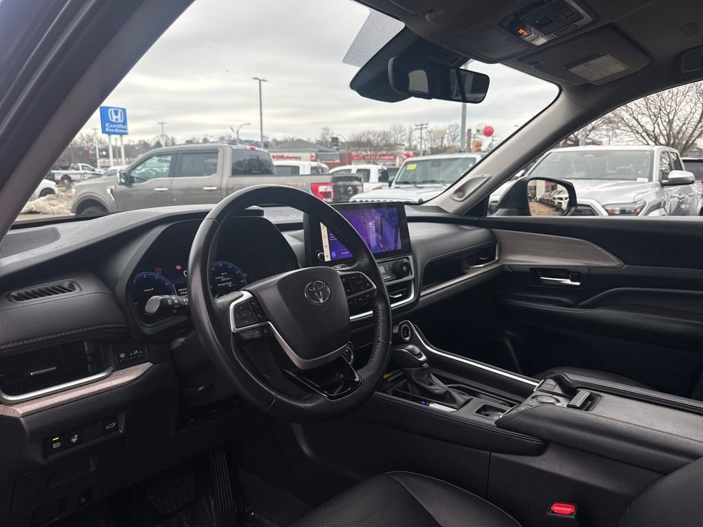 Used 2024 Toyota Grand Highlander Limited image 16