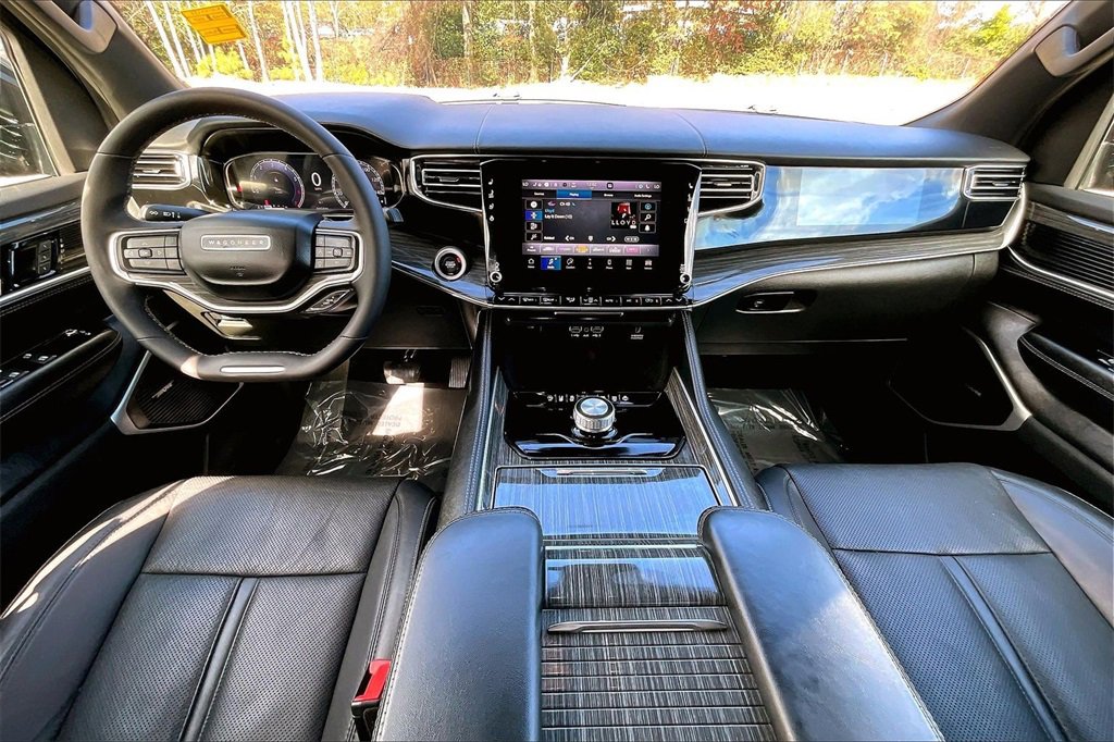 Used 2022 Jeep Wagoneer Series III w/ Flexible Seating Group image 8
