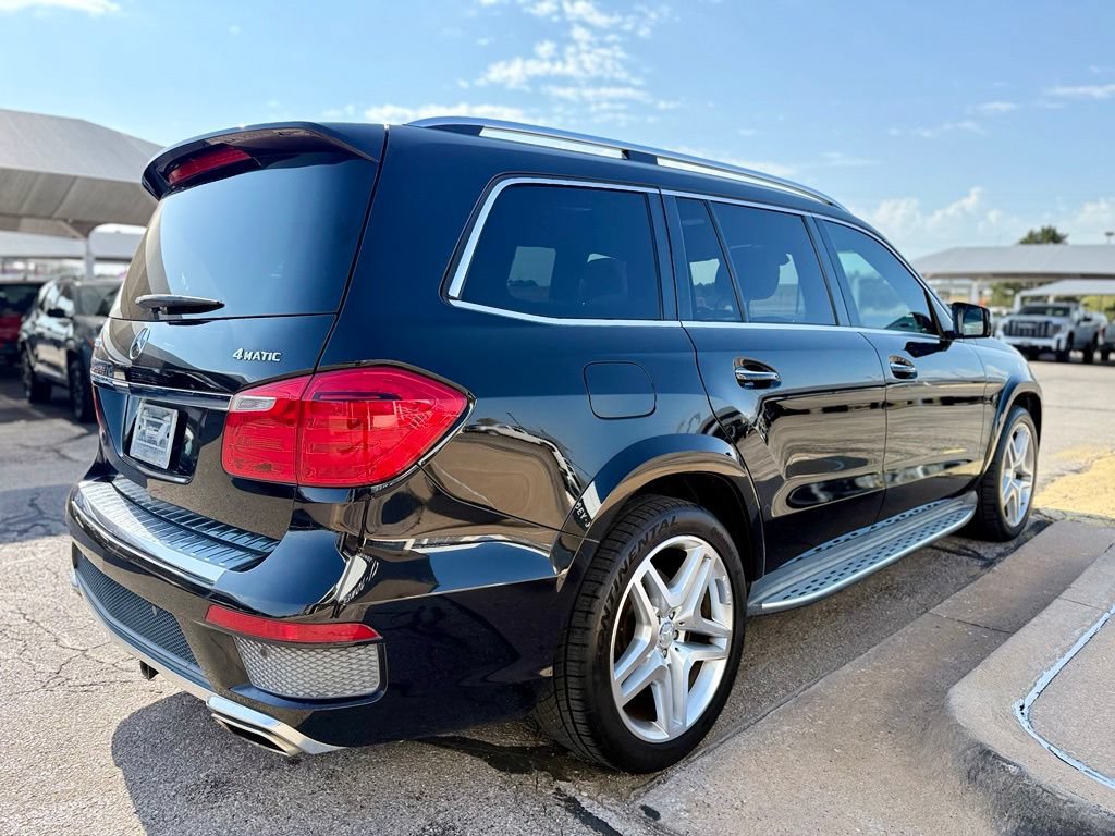 Used 2015 Mercedes-Benz GL 550 4MATIC image 4