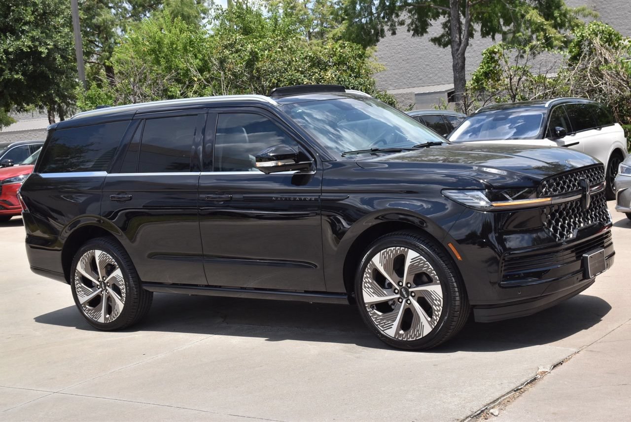 New 2026 Lincoln Navigator Black Label AWD/4WD image 4