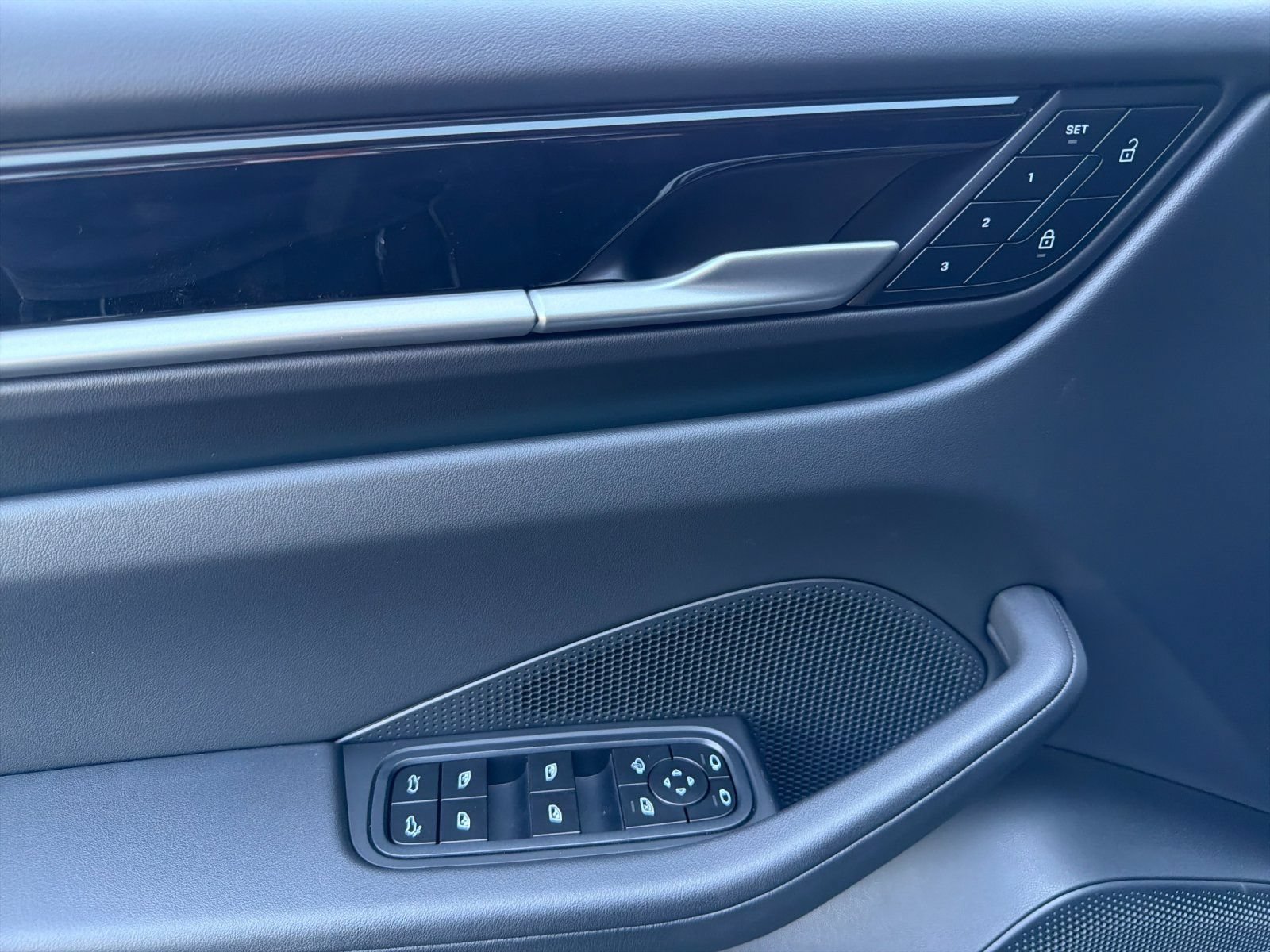 New 2026 Porsche Macan 4 Electric AWD/4WD image 12