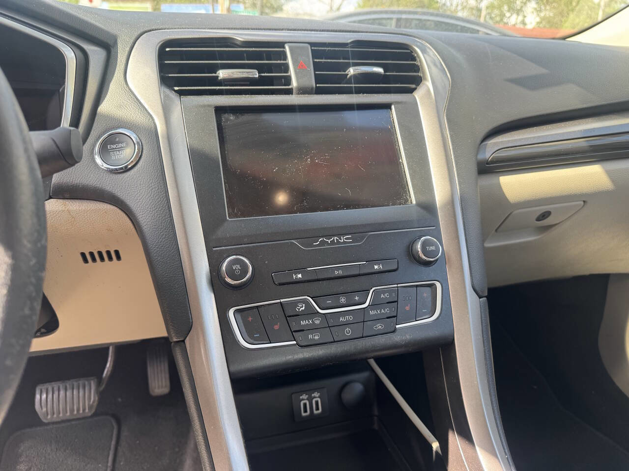 Used 2019 Ford Fusion SEL FWD image 10