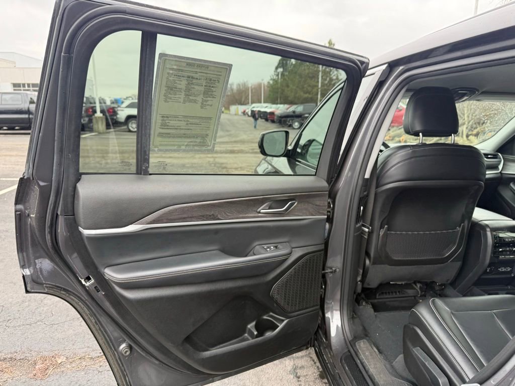 Used 2023 Jeep Grand Cherokee L Limited image 31