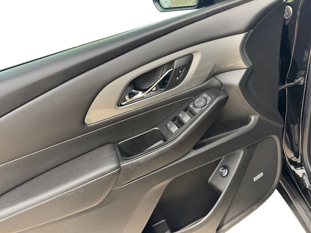 Used 2023 Chevrolet Traverse LT w/ LT Premium Package image 19