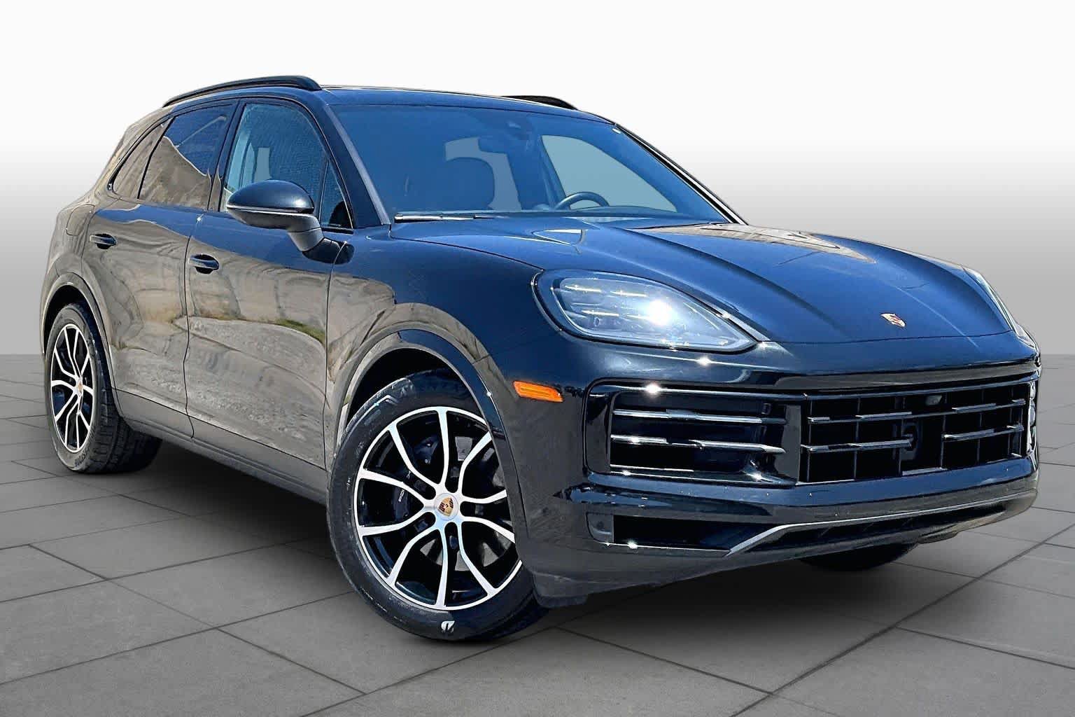Used 2024 Porsche Cayenne AWD/4WD image 3