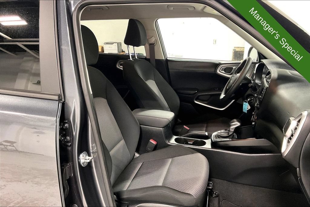 Used 2025 Kia Soul LX w/ LX Technology Package FWD image 9