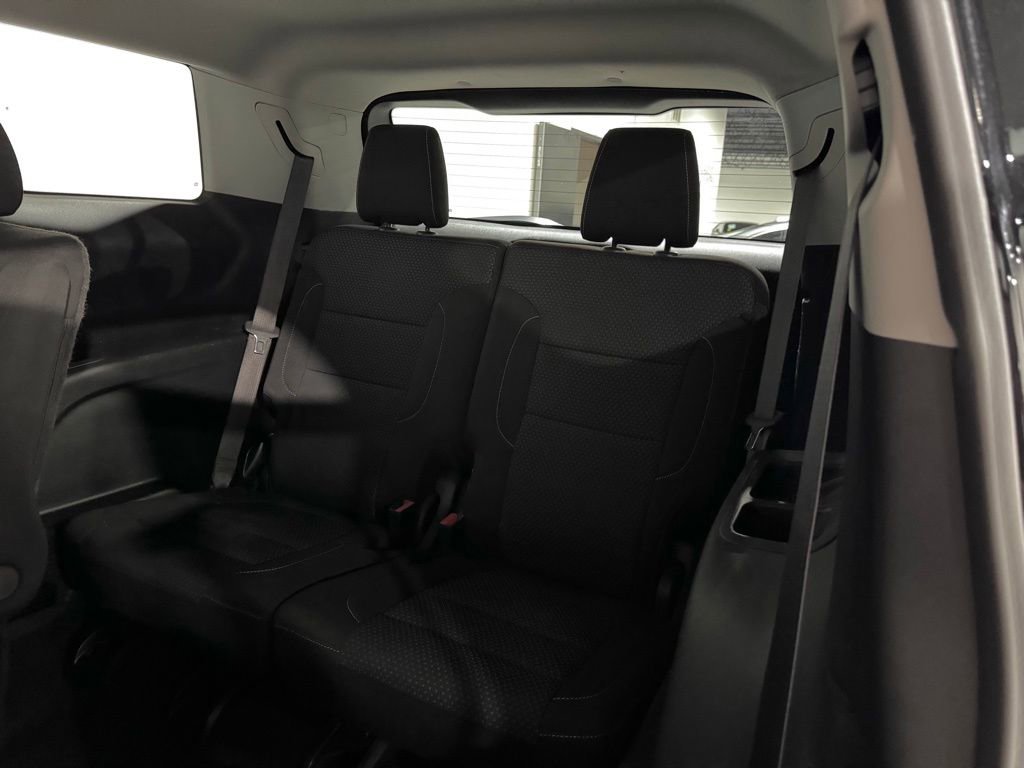 Used 2022 GMC Acadia SLE image 26