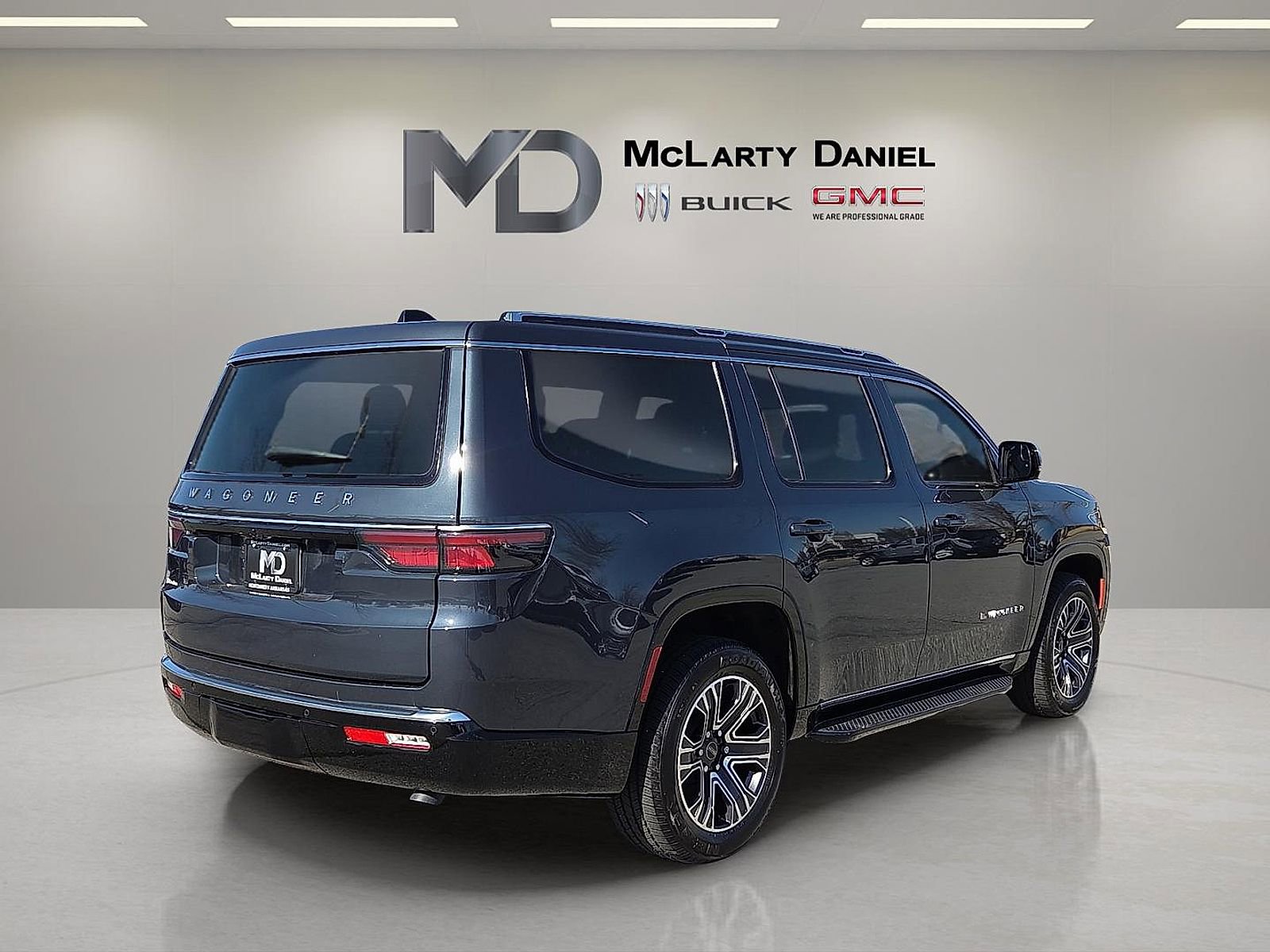 Used 2025 Jeep Wagoneer 4WD image 5