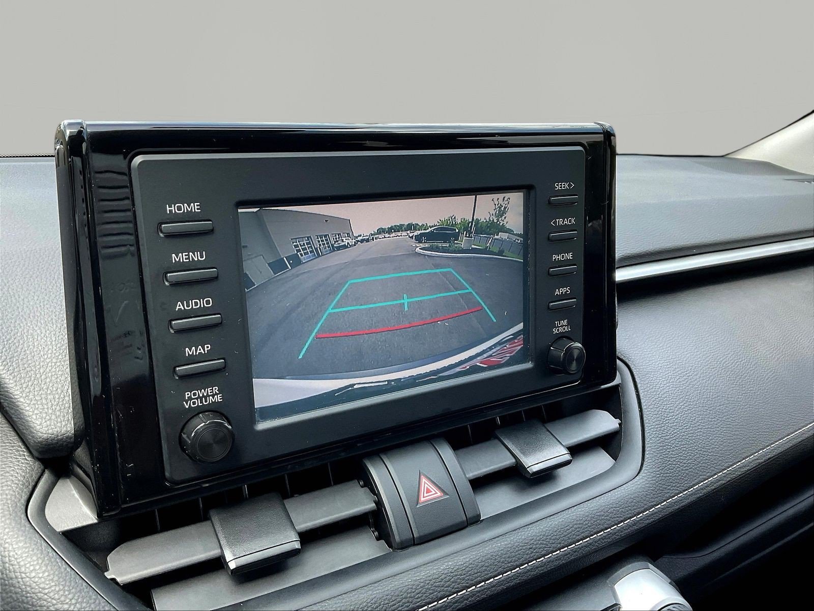 Used 2019 Toyota RAV4 LE AWD/4WD image 14