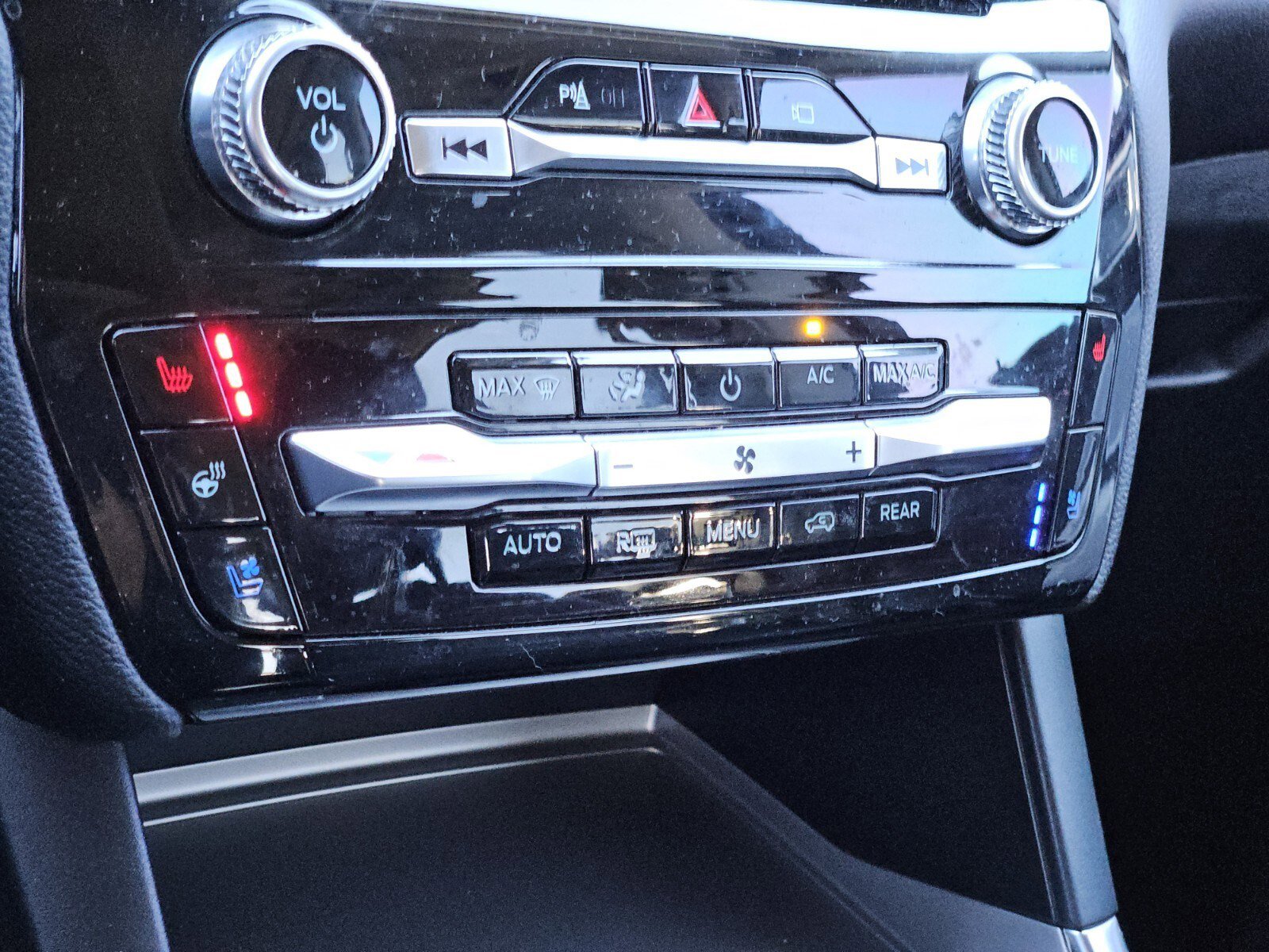 Certified 2022 Ford Explorer Limited w/ Limited Technology Package image 23