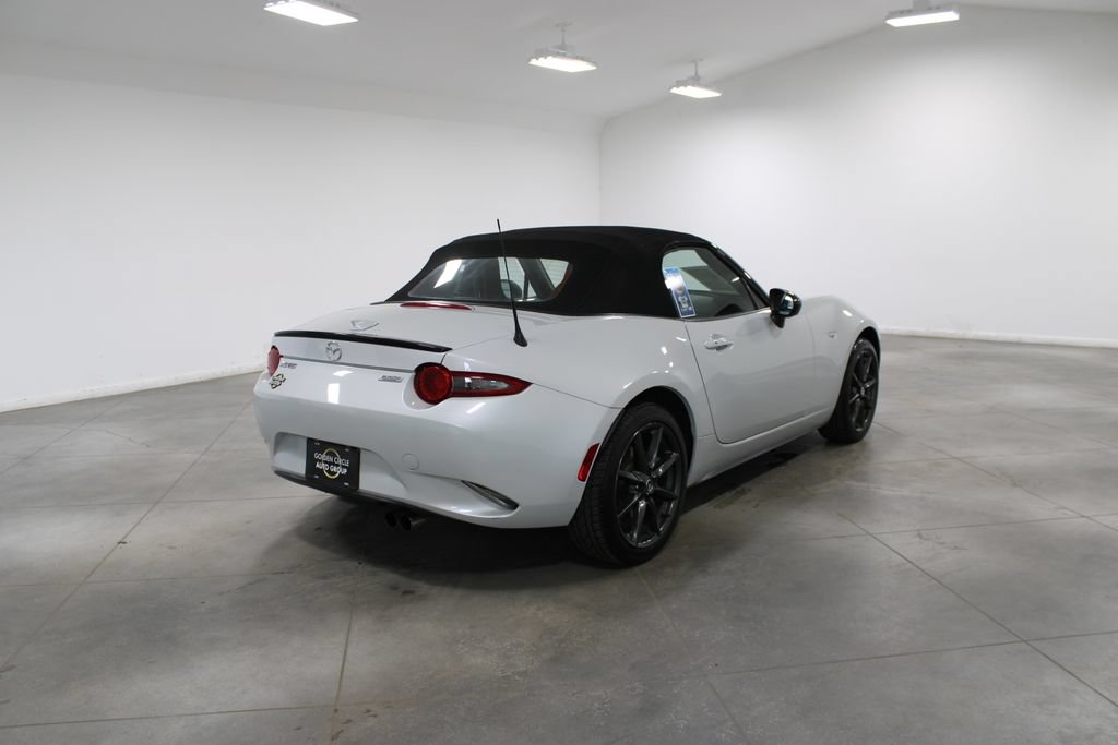 Used 2016 MAZDA MX-5 Miata Club RWD image 9