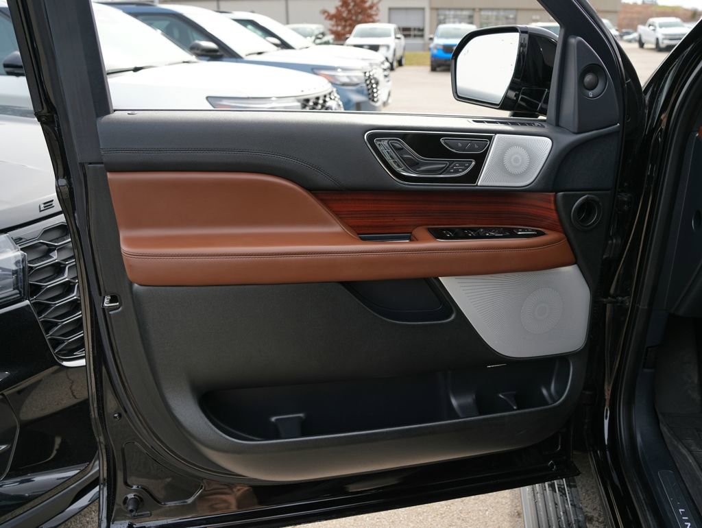 Used 2023 Lincoln Navigator Reserve w/ Equipment Group 201A image 15