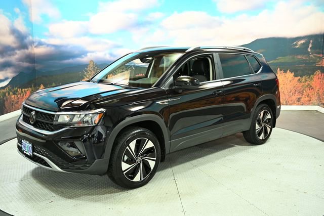 Used 2024 Volkswagen Taos SE image 4